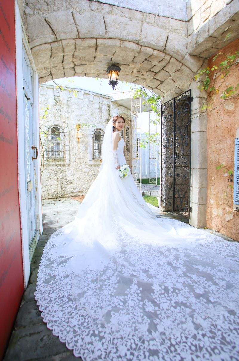 *後ろ姿ロングトレーン*