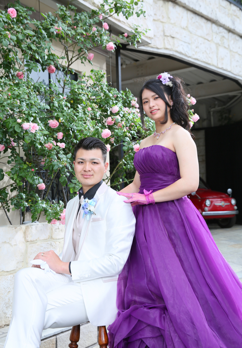 ＊１F入り口横の窓辺のバラ＊