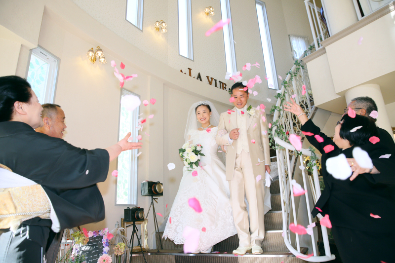 挙式後のフラワーシャワー♪