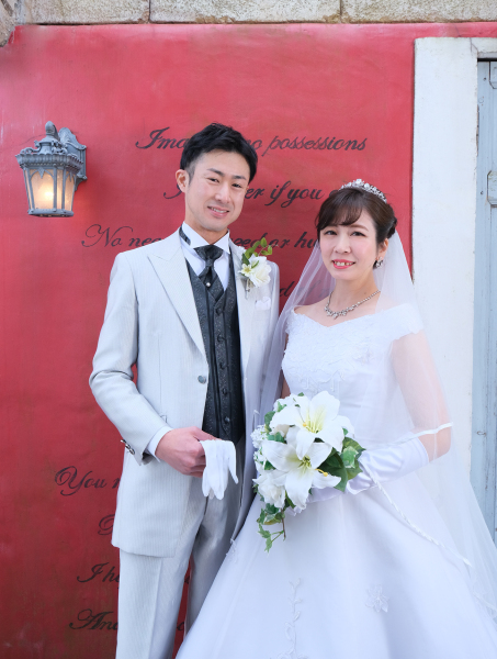 ＊ウエディングドレス＆赤い壁＊