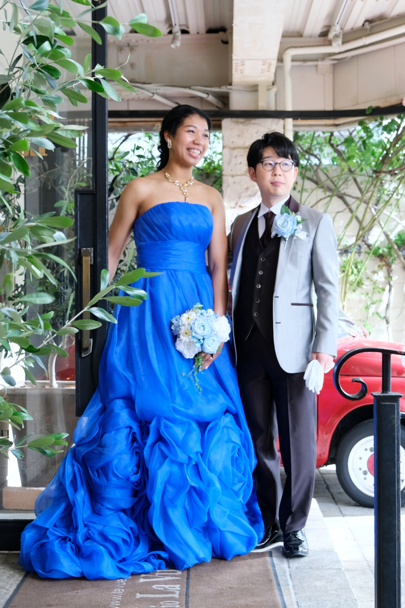 ブルードレスが映えますね♪