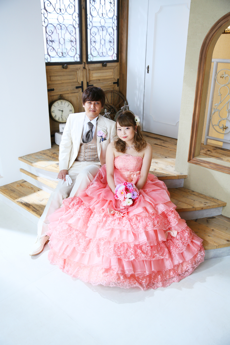 ＊アンティークな背景での座り姿＊