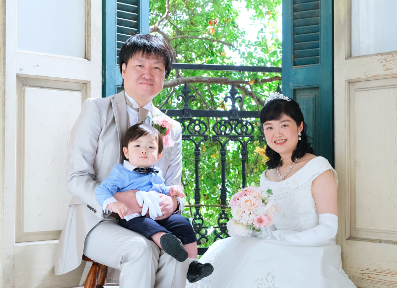 *窓辺のファミリーフォト*