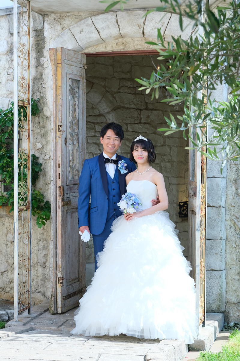 チャペル前2人立ち姿