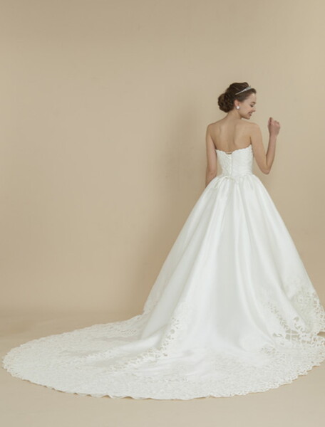 MYRRH（ミルラ）クラシカルなデザインでチャペル撮影に♪