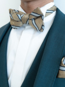 蝶ネクタイ（白とベージュのストライブ）