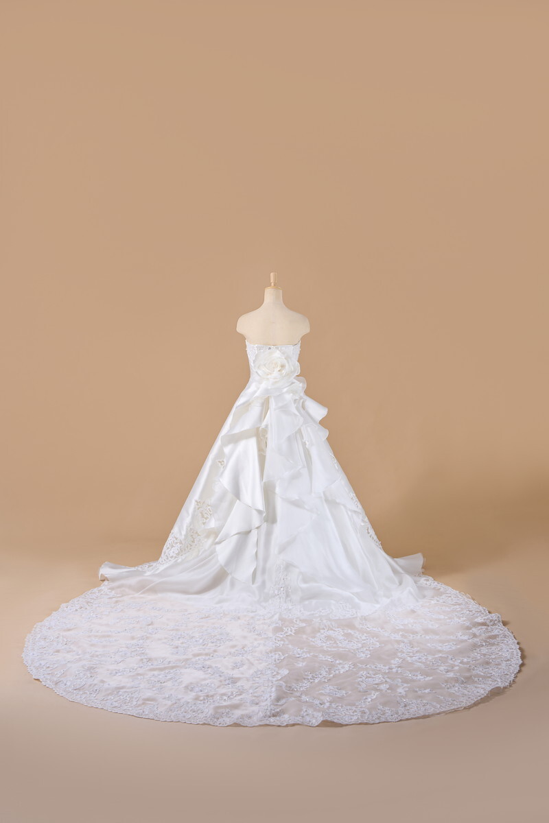 【BF-18】ロングトレーンがクラシカルな印象❀