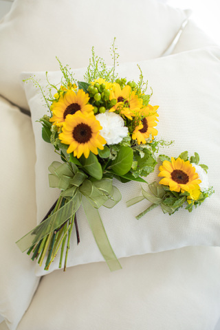 生花ブーケ【ひまわりとナチュラルグリーン】
