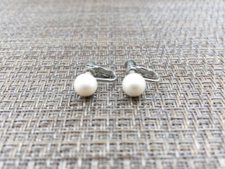 シンプルパールのイヤリング