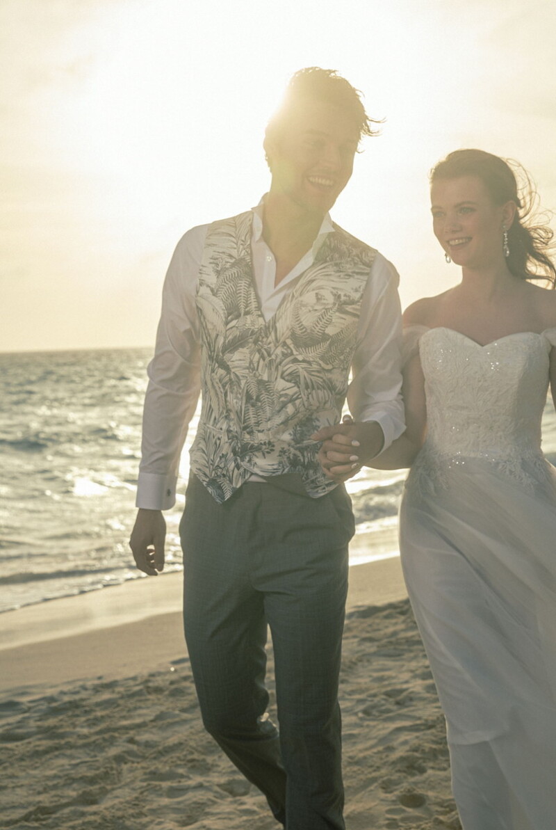 【LEO】ボタニカルとブラウンのリバーシブルベスト