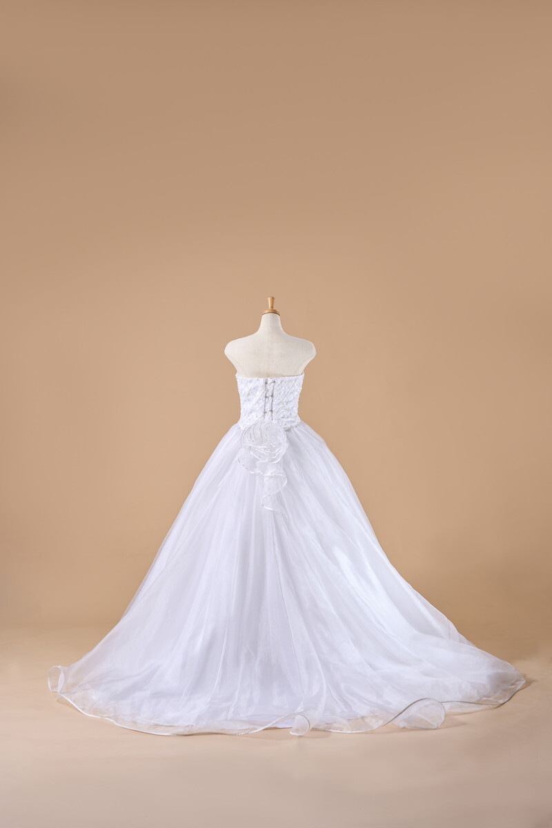 【BF-11】パイピングの裾とフロントの刺繍が個性的♪