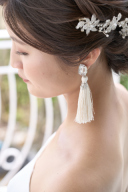 タッセル　イヤリング（ホワイトベージュ）