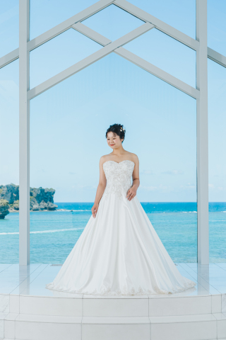 【AR-4】サテンが美しいAラインのウェディングドレス❀