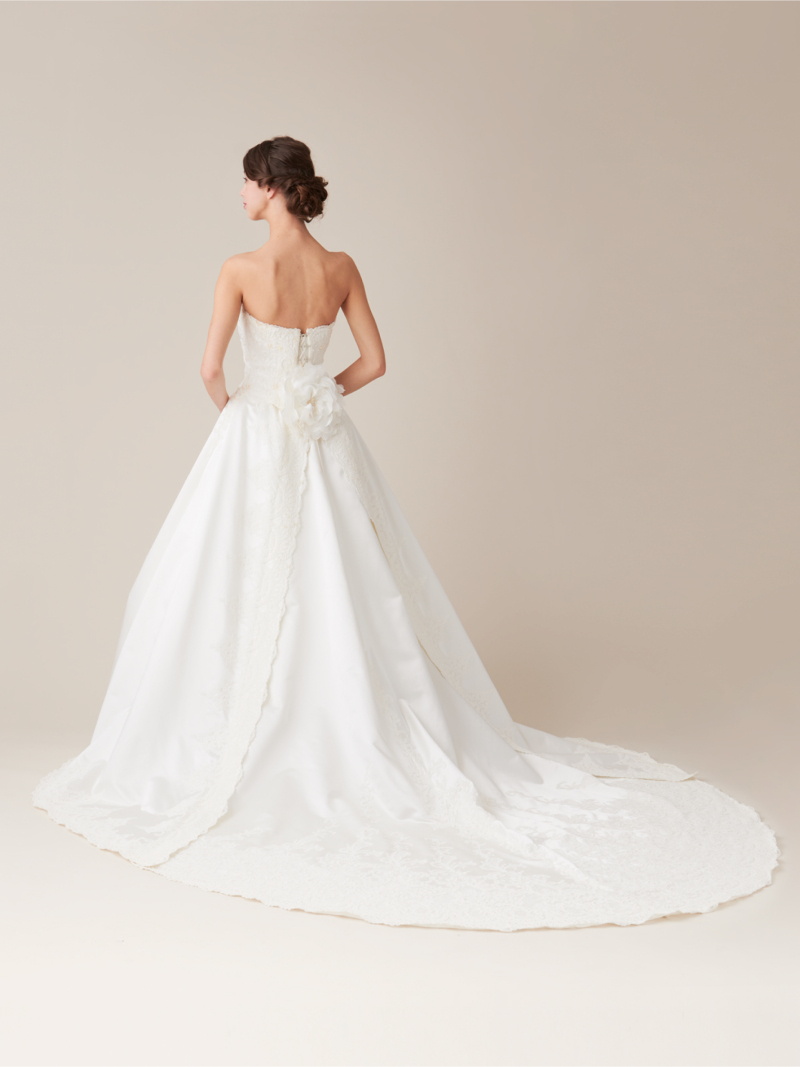 【GD-164】長いサテントレーンが優雅な一着❀チャペルに！