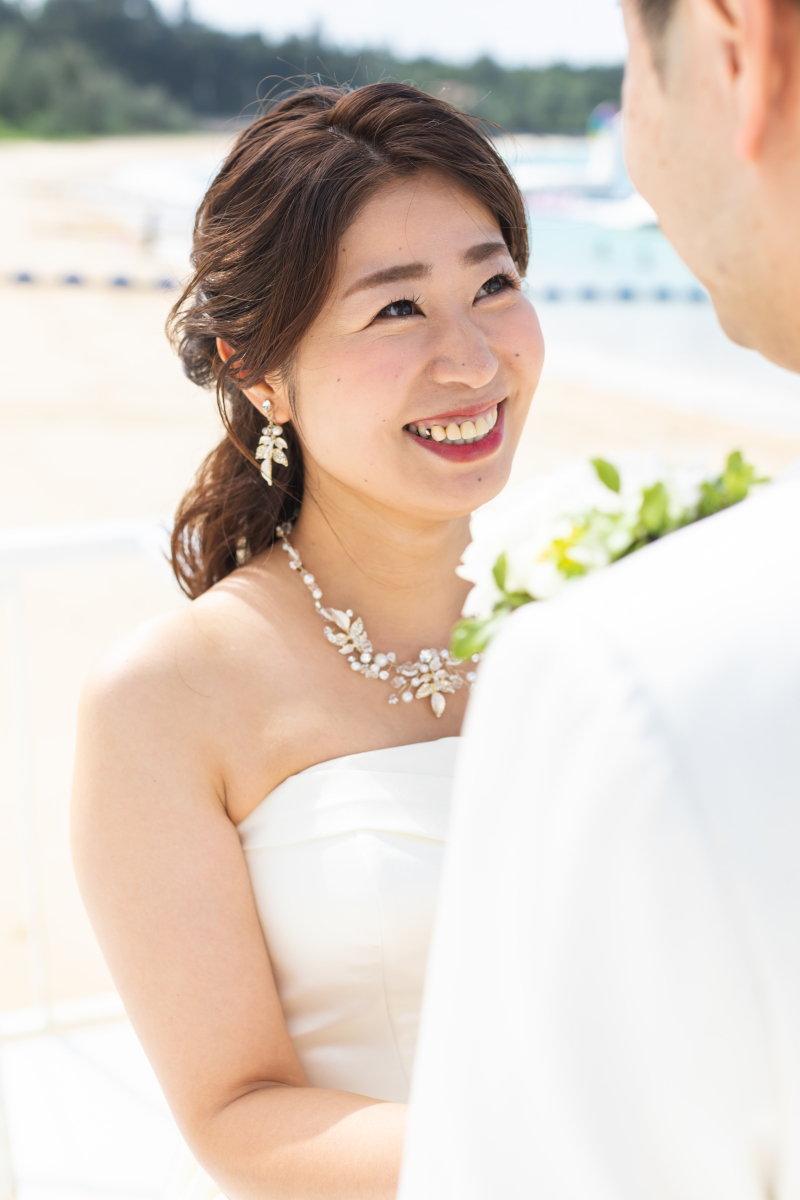 新婦さんの笑顔が眩しいです