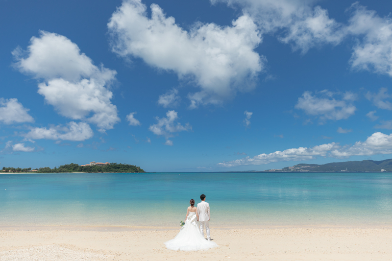 青く透き通った天然ビーチ