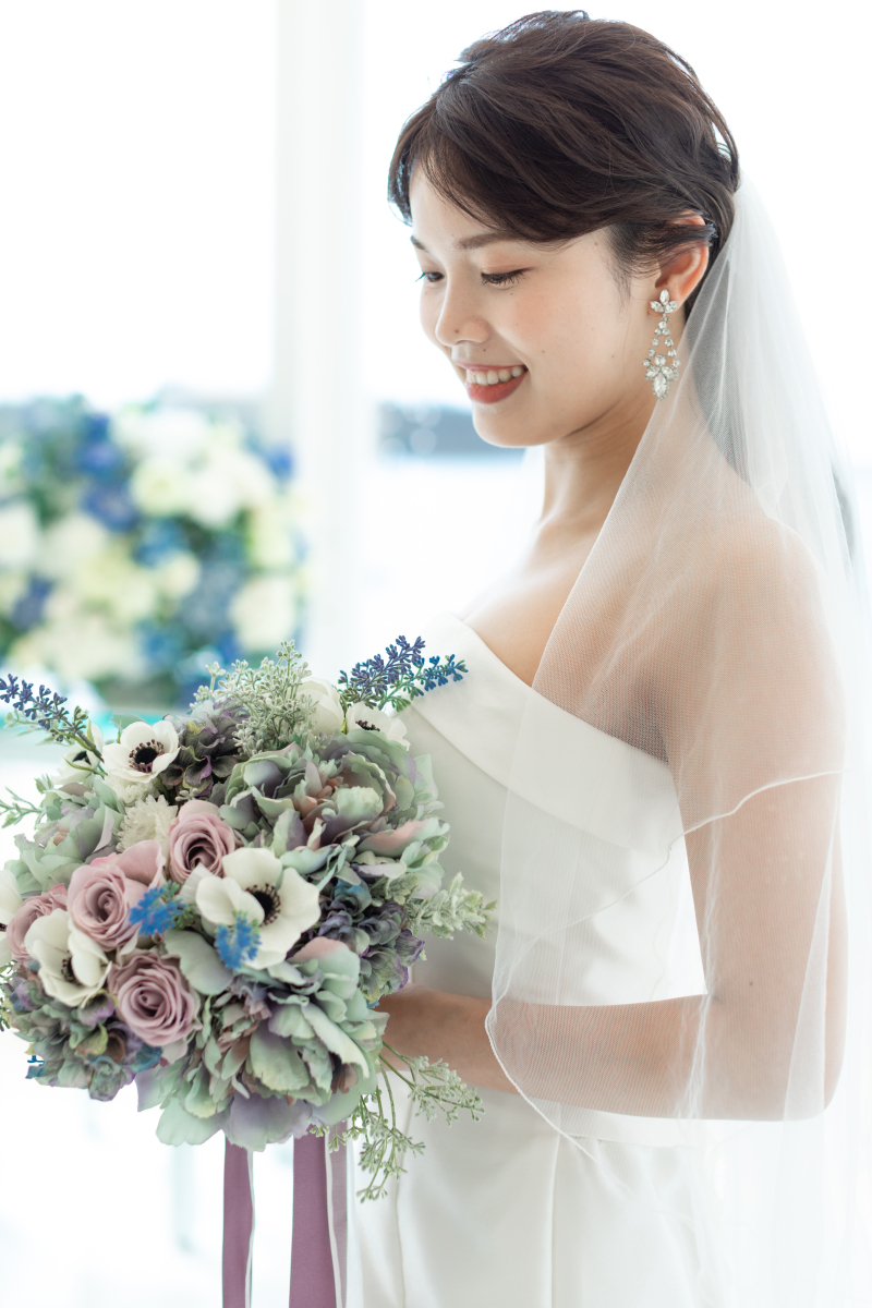 透き通るようなお肌と吸い込まれそうな目元。