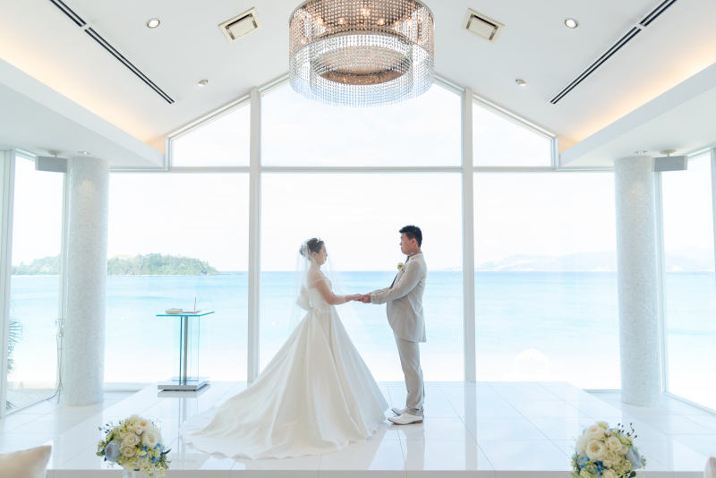 海の見えるチャペルで結婚式