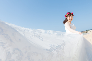 波と光とドレスが煌めく…