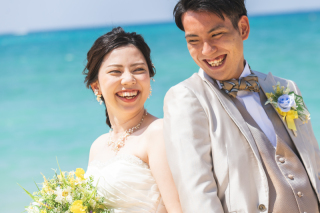 笑顔いっぱいのカップル