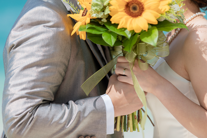 薬指に光るのは…