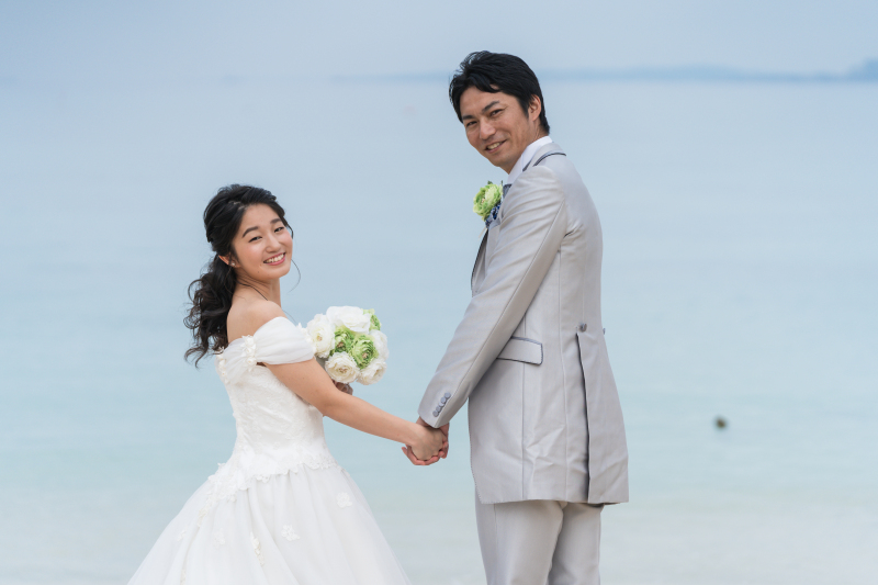 手をとりあって