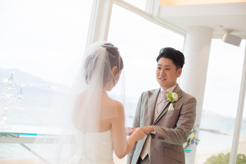 手を取り合って・・