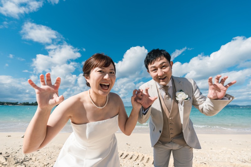 空とビーチのWブルー