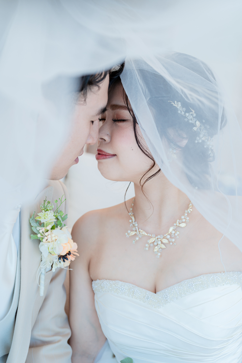 ベールに包まれて