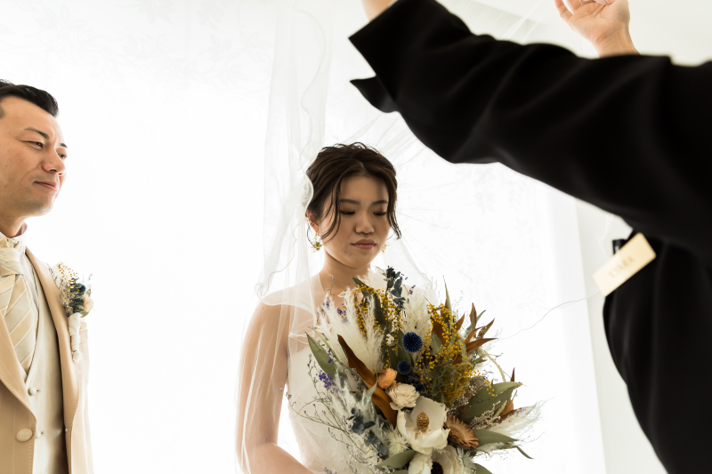 優しく見守る新郎様♡