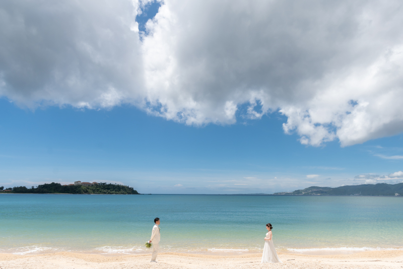 白と青のコントラスト