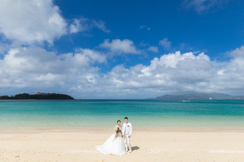 エメラルドグリーン