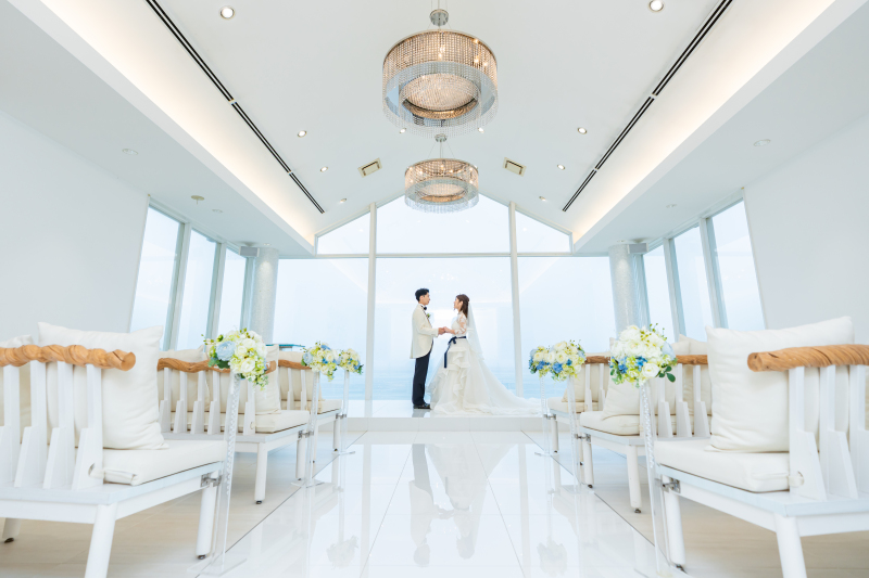 手をとりあって