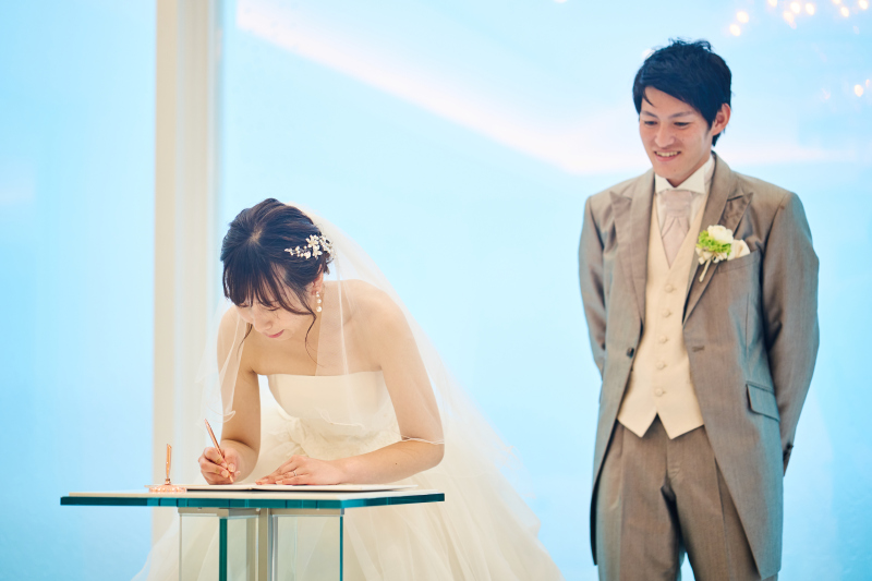 結婚証明書に署名