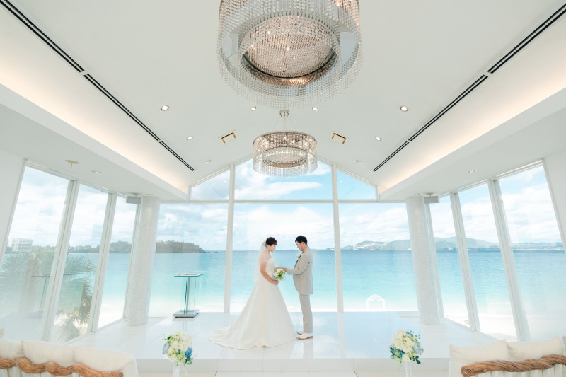 手と手を取り合って