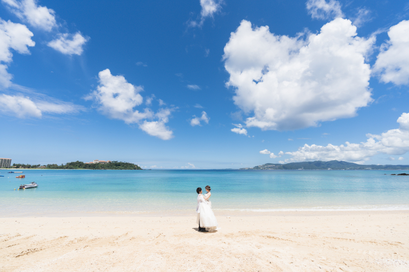 透き通る程の青い海