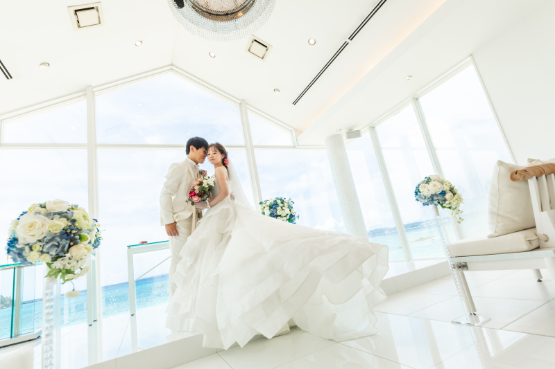 スタイリッシュでセンスも抜群の新郎新婦さん♡