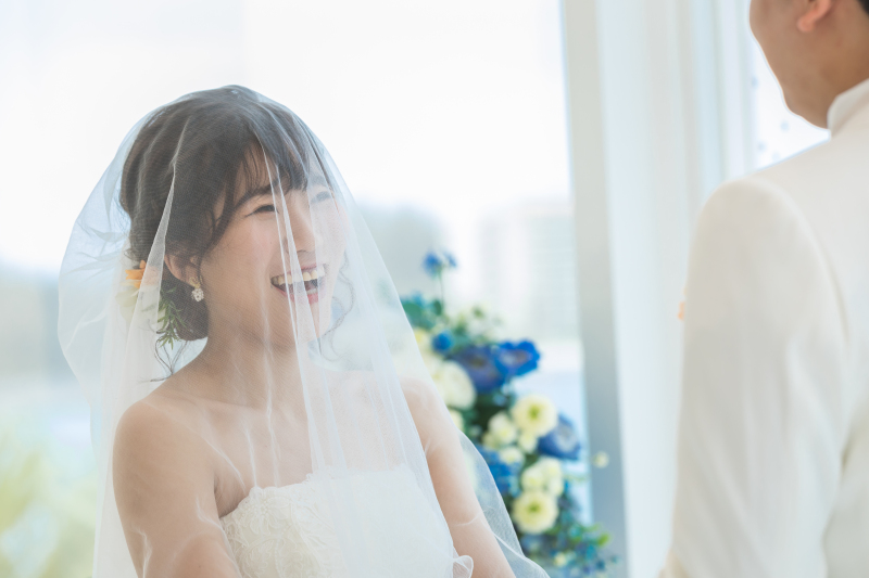 手をとりあって