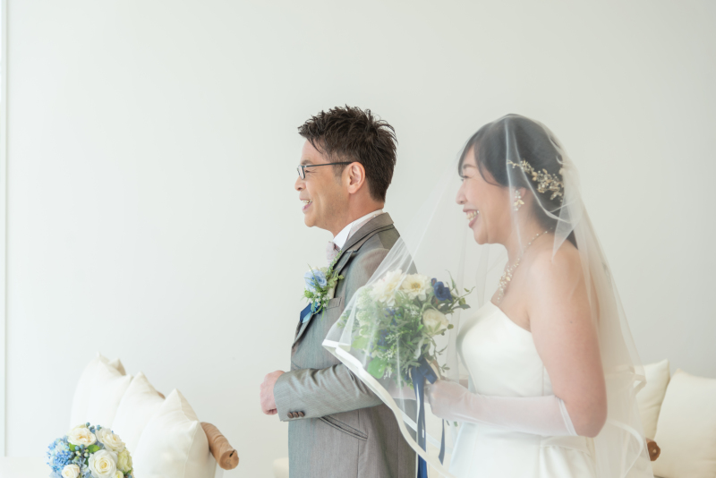 沖縄の海に感動するお二人