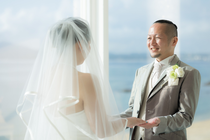 手を取り合って・・