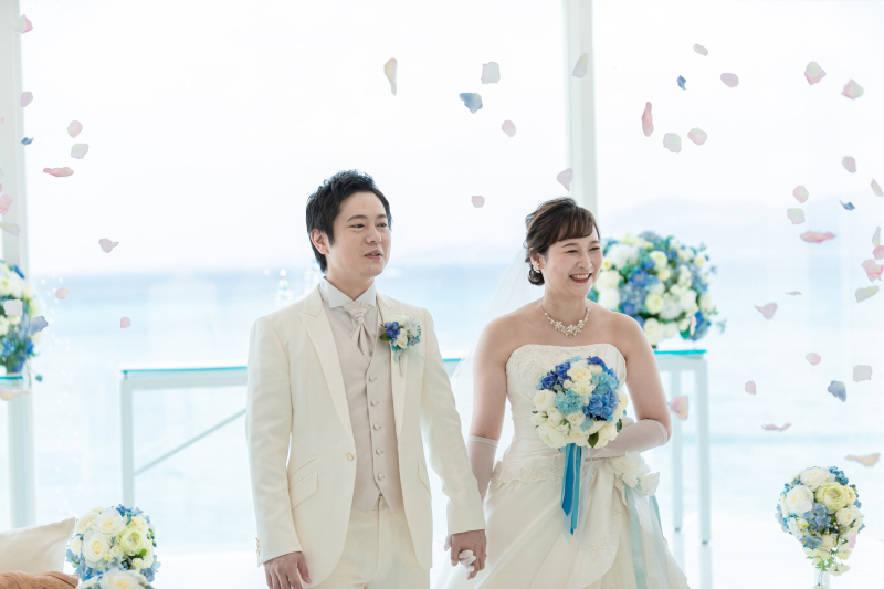 フラワーシャワーで退場シーン