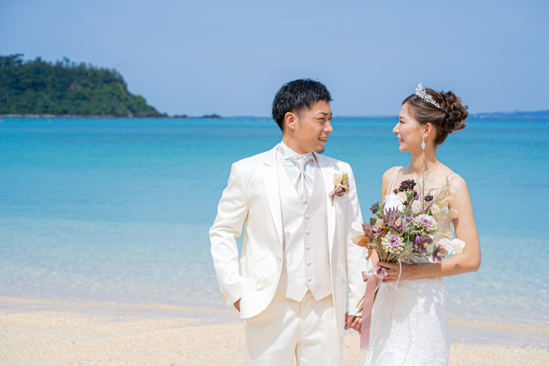 手をとりあって