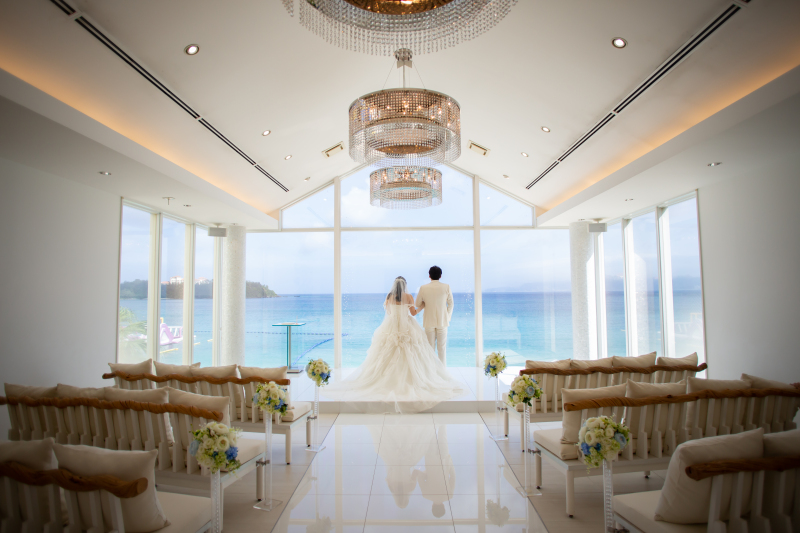 広い海を眺めながら