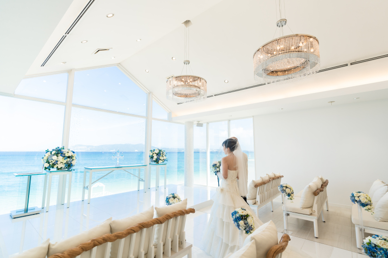 広い海を眺めながら