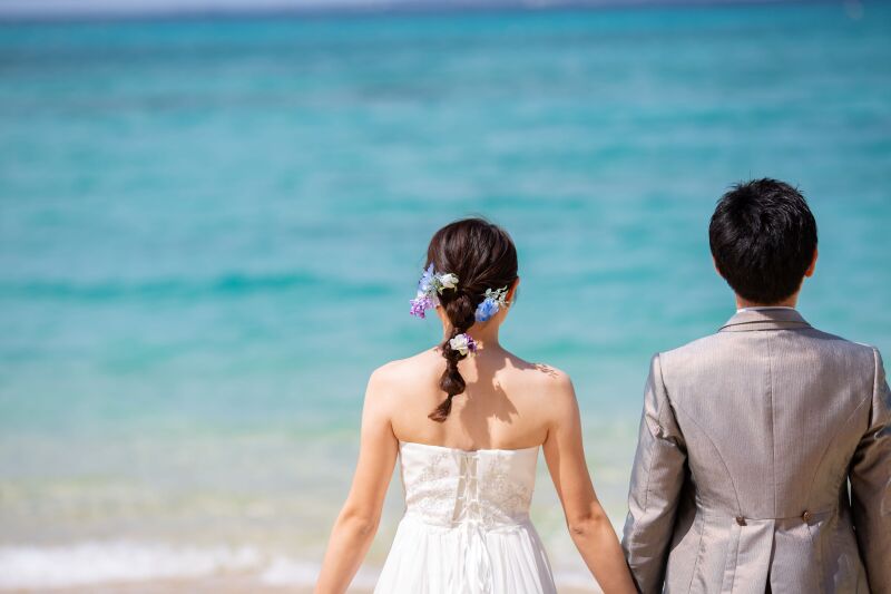 手をとりあって