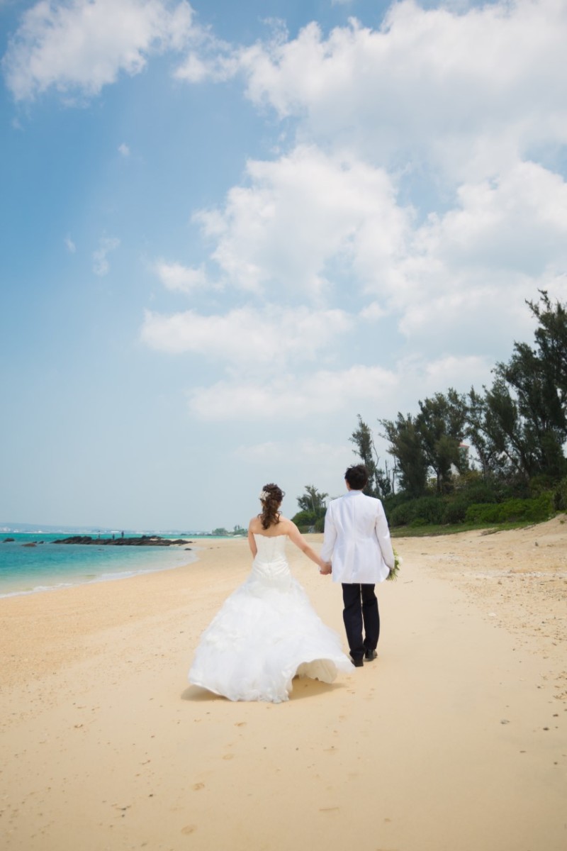 広いビーチには、おふたりだけ・・！