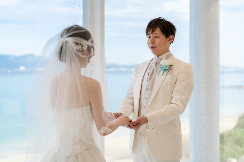 手を取り合って・・