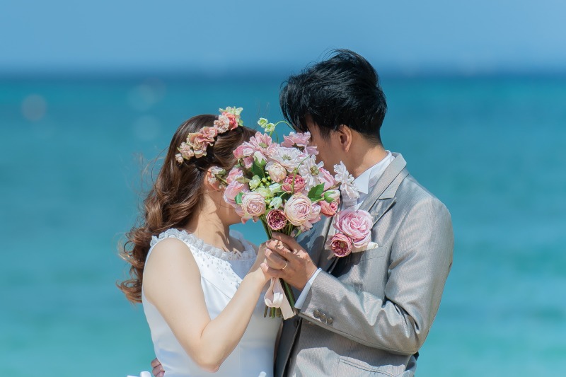 ブーケでお顔を隠して・・・♡