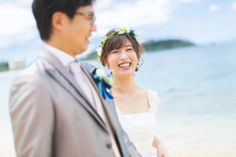 手をとりあって