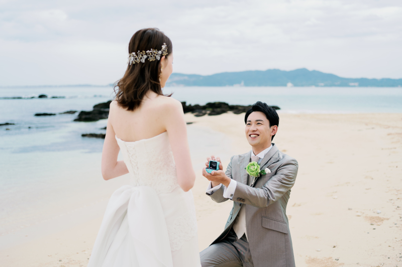 ビーチでプロポーズ